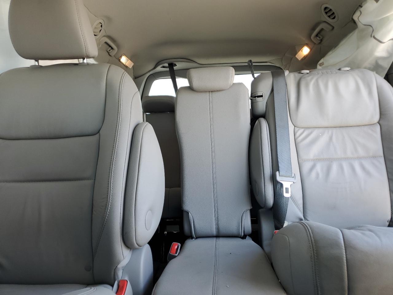 2016 TOYOTA SIENNA