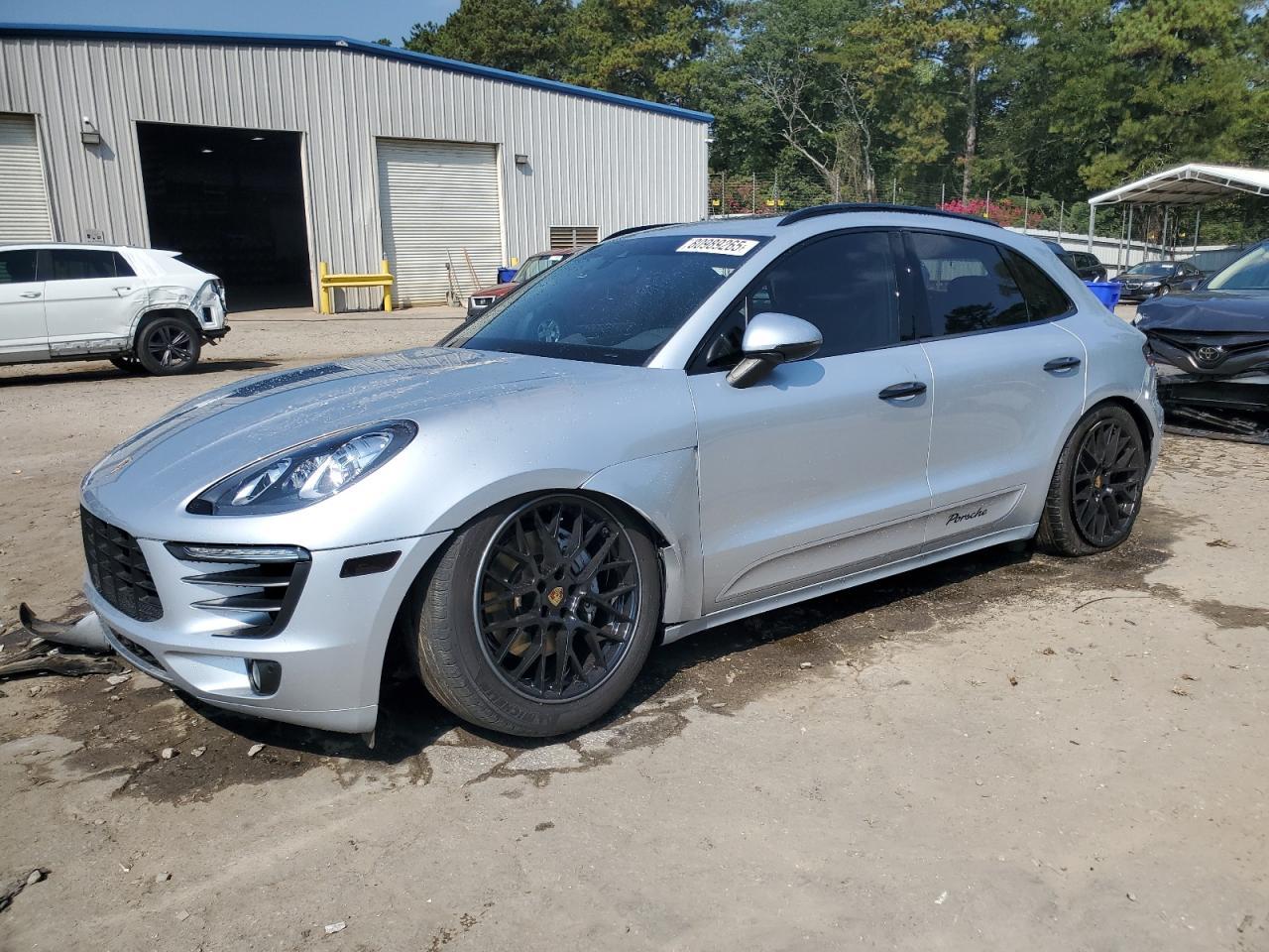 2017 PORSCHE Macan