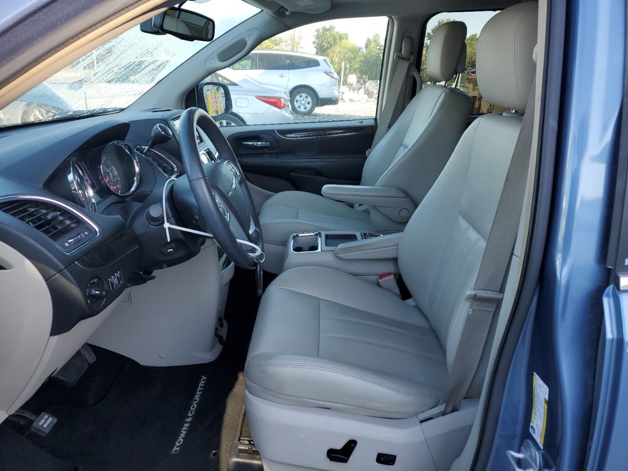 2011 CHRYSLER Town & Country