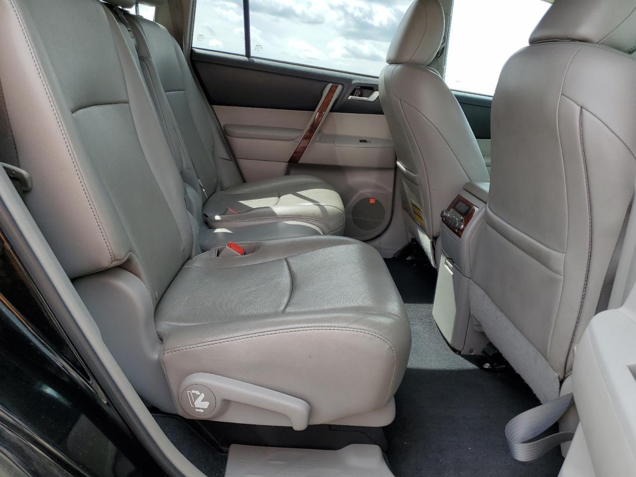 2013 TOYOTA HIGHLANDER