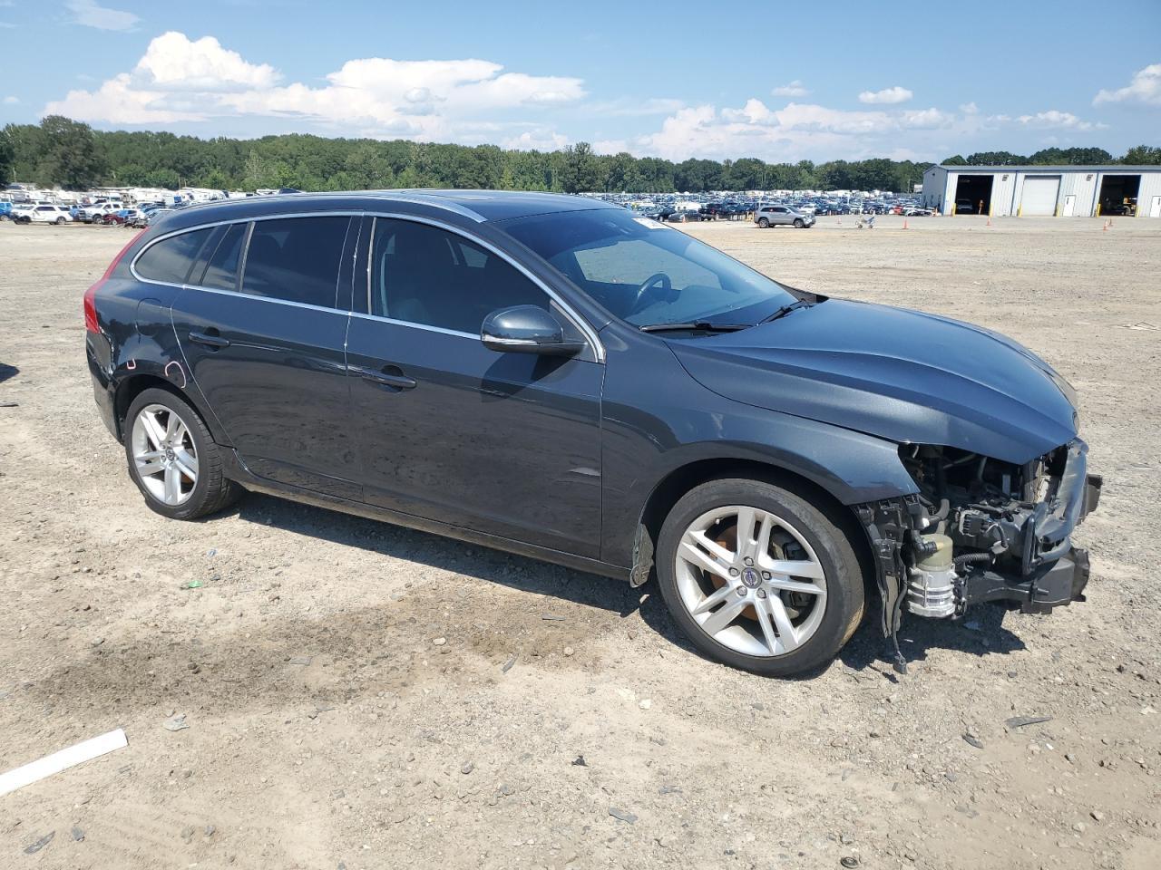2015 VOLVO V60