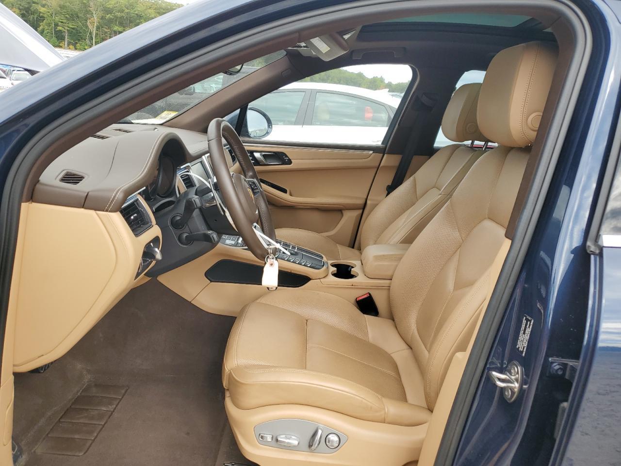 2016 PORSCHE Macan
