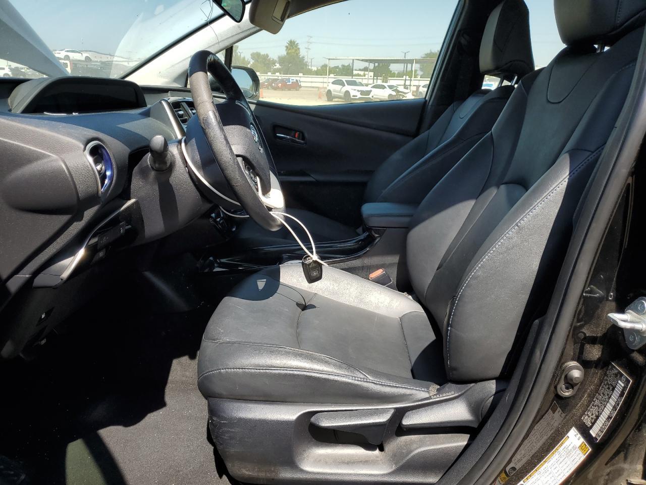 2016 TOYOTA PRIUS