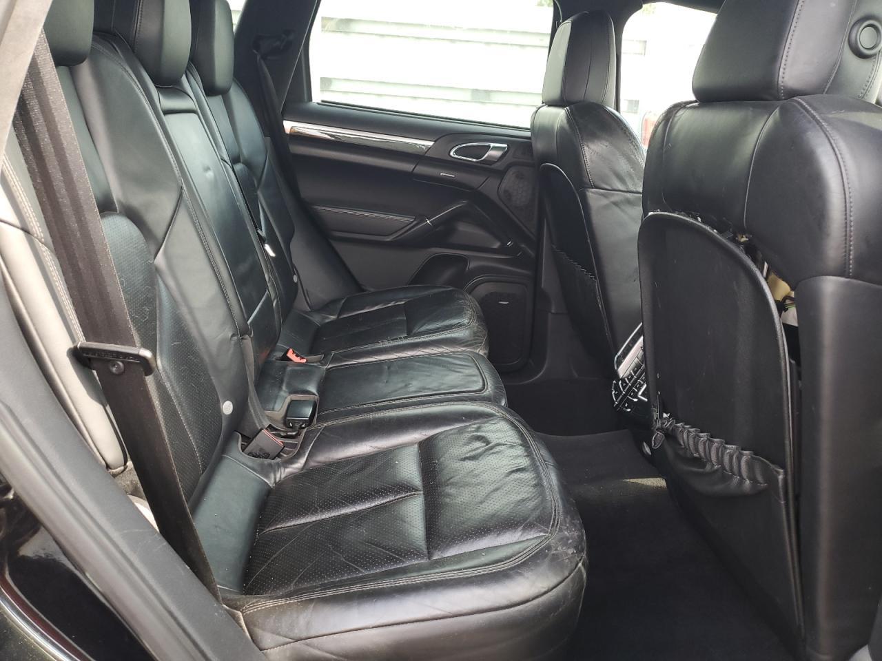 2012 PORSCHE CAYENNE