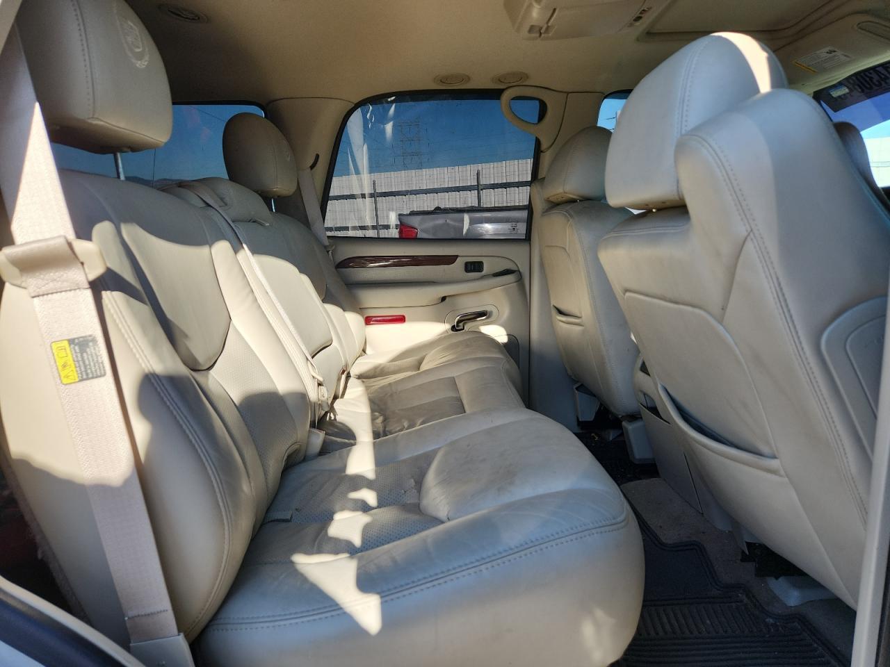 2004 CADILLAC ESCALADE