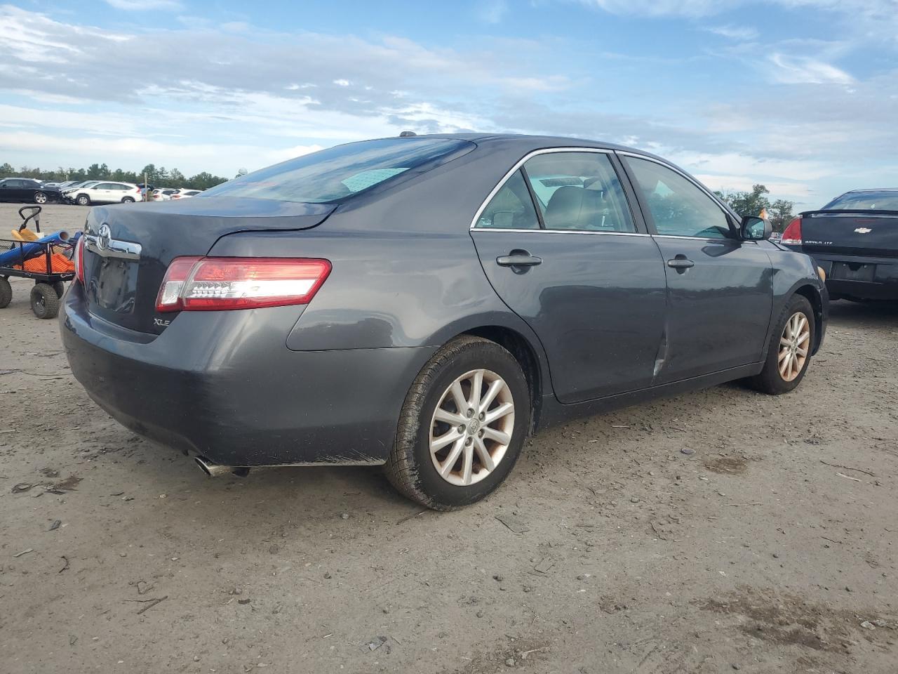 2011 TOYOTA CAMRY