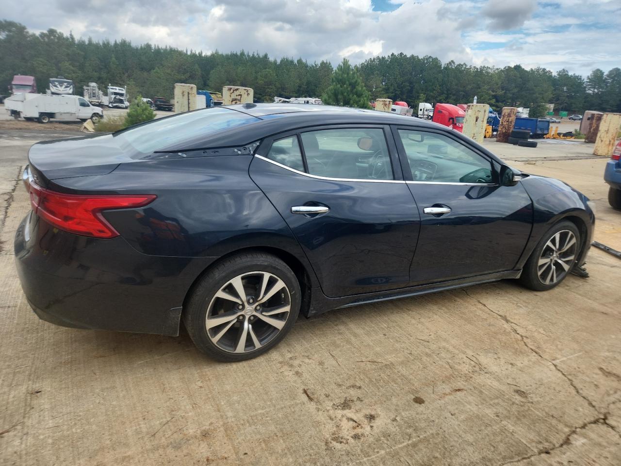 2017 NISSAN Maxima