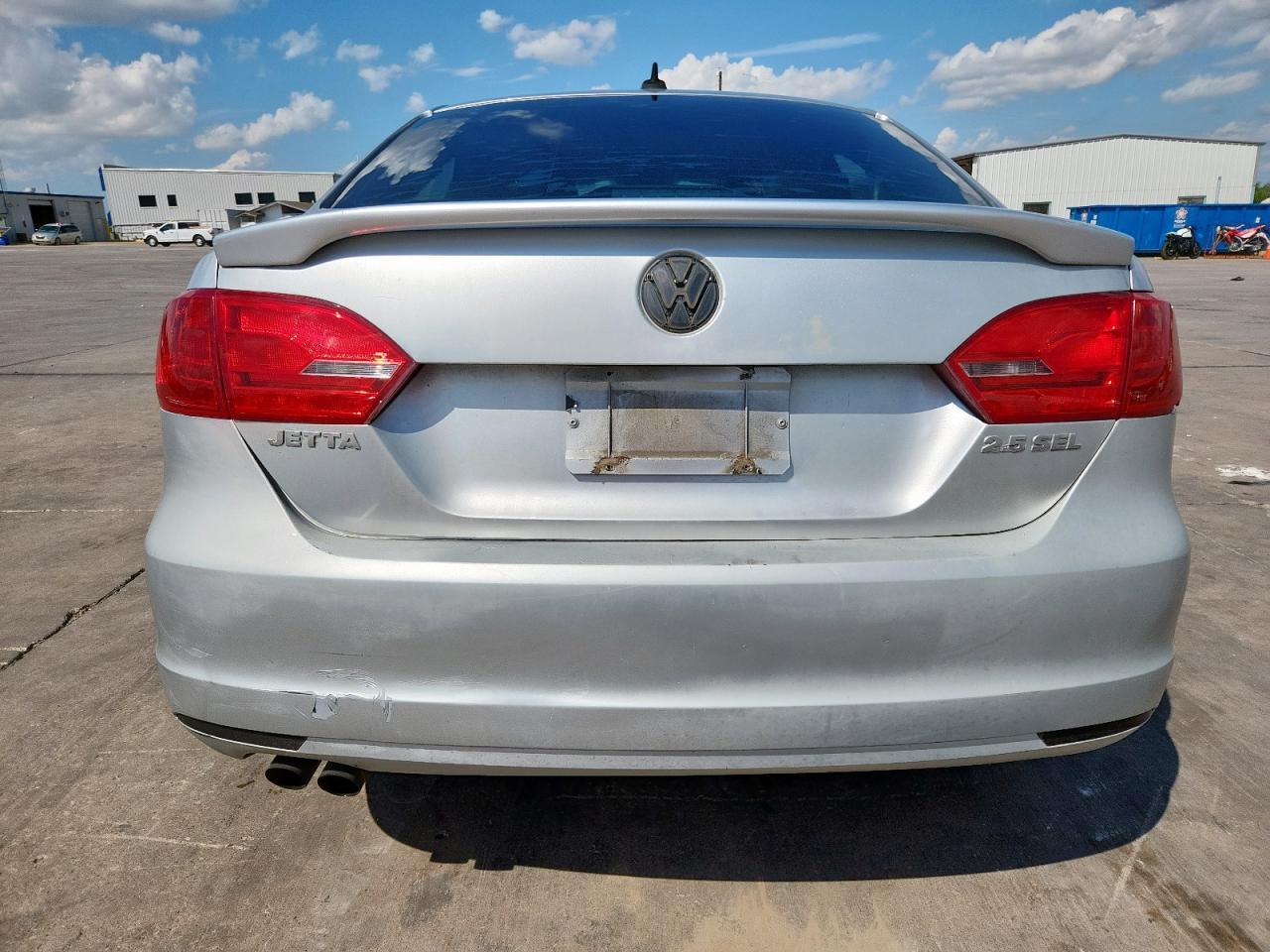 2011 VOLKSWAGEN JETTA