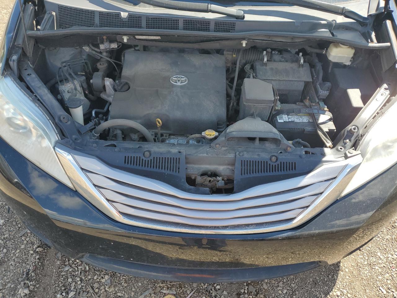 2016 TOYOTA SIENNA
