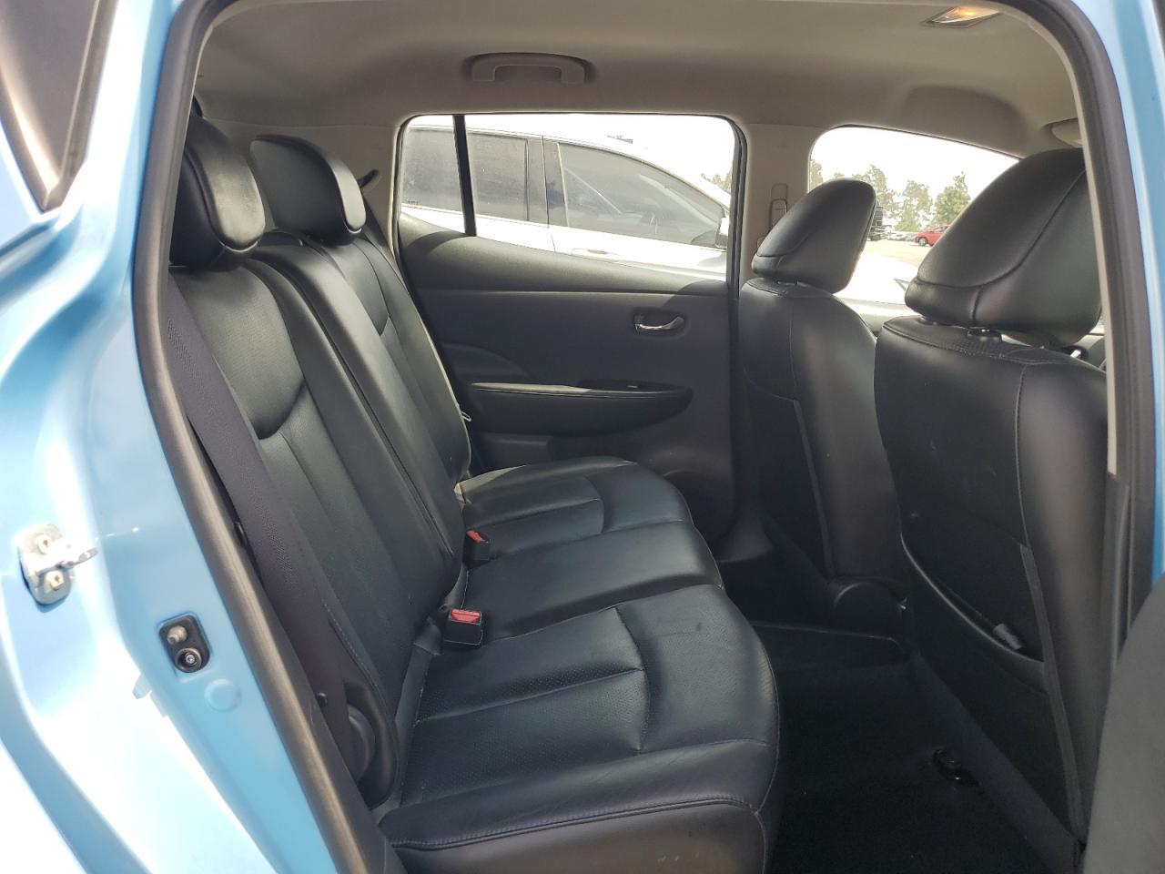 2015 NISSAN LEAF
