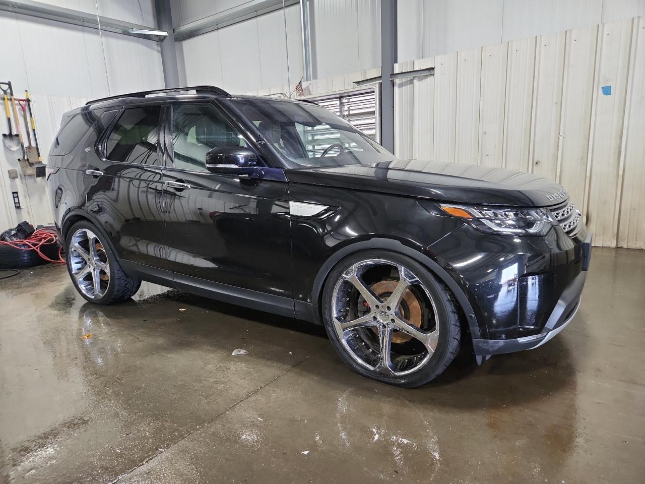 2017 LAND ROVER Discovery
