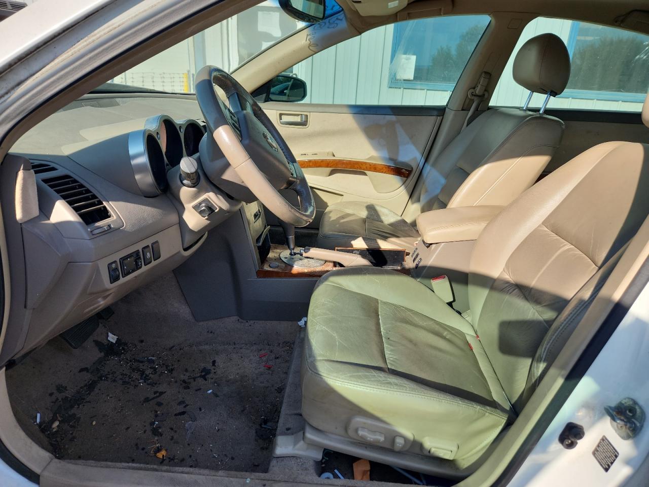 2004 NISSAN Maxima