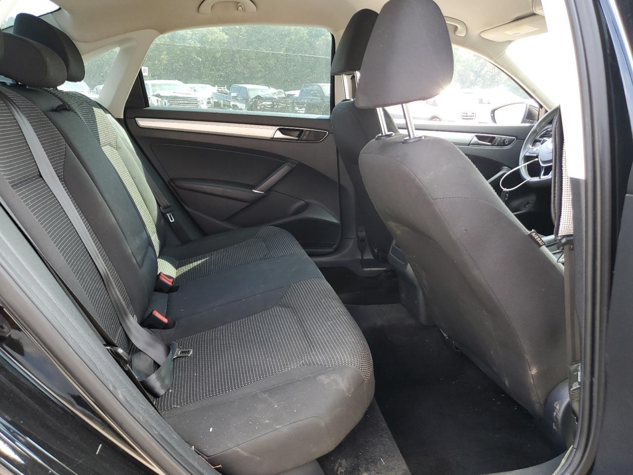 2016 VOLKSWAGEN Passat
