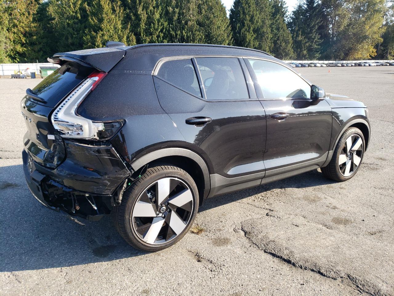 2024 VOLVO XC40