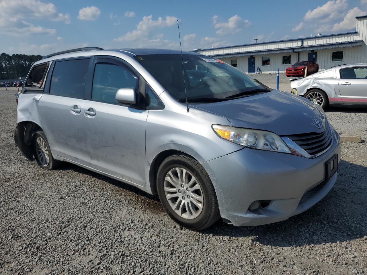 2012 TOYOTA SIENNA