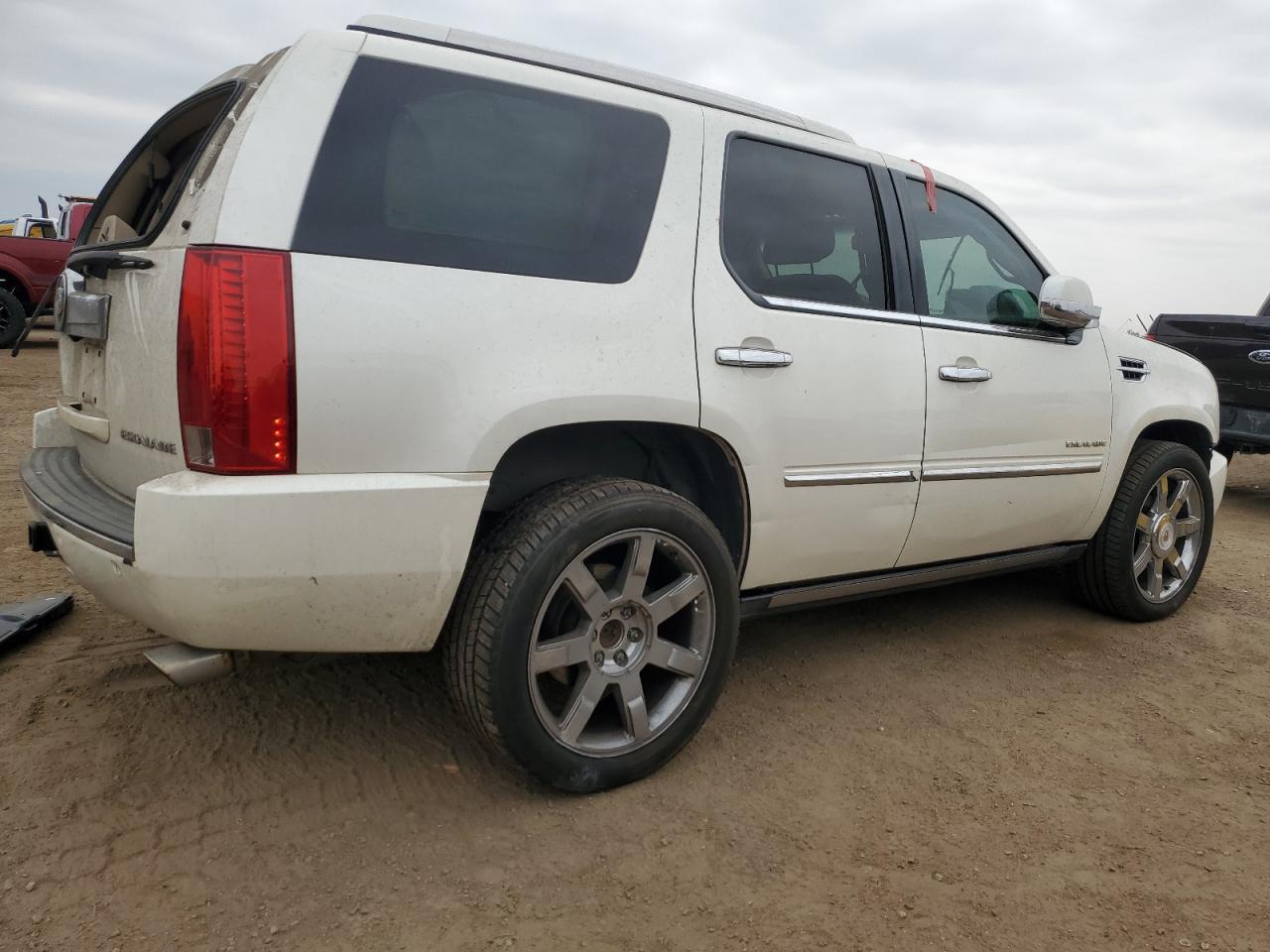 2010 CADILLAC ESCALADE