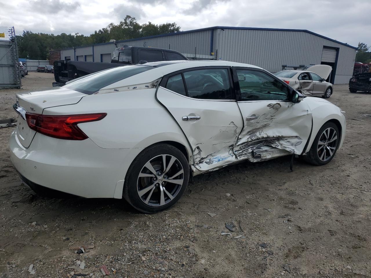 2017 NISSAN Maxima
