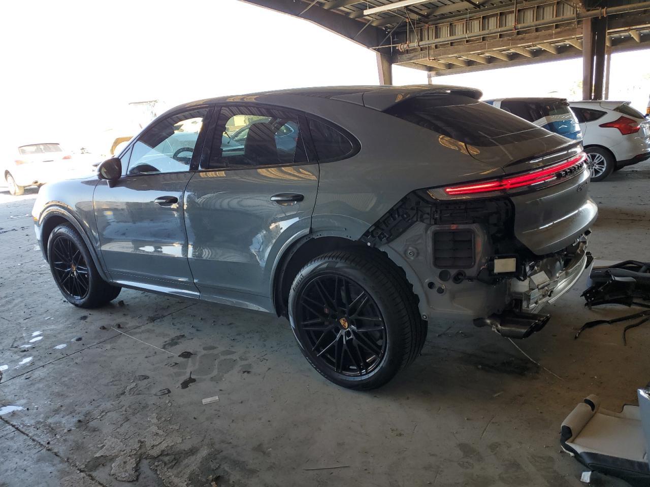 2025 PORSCHE CAYENNE