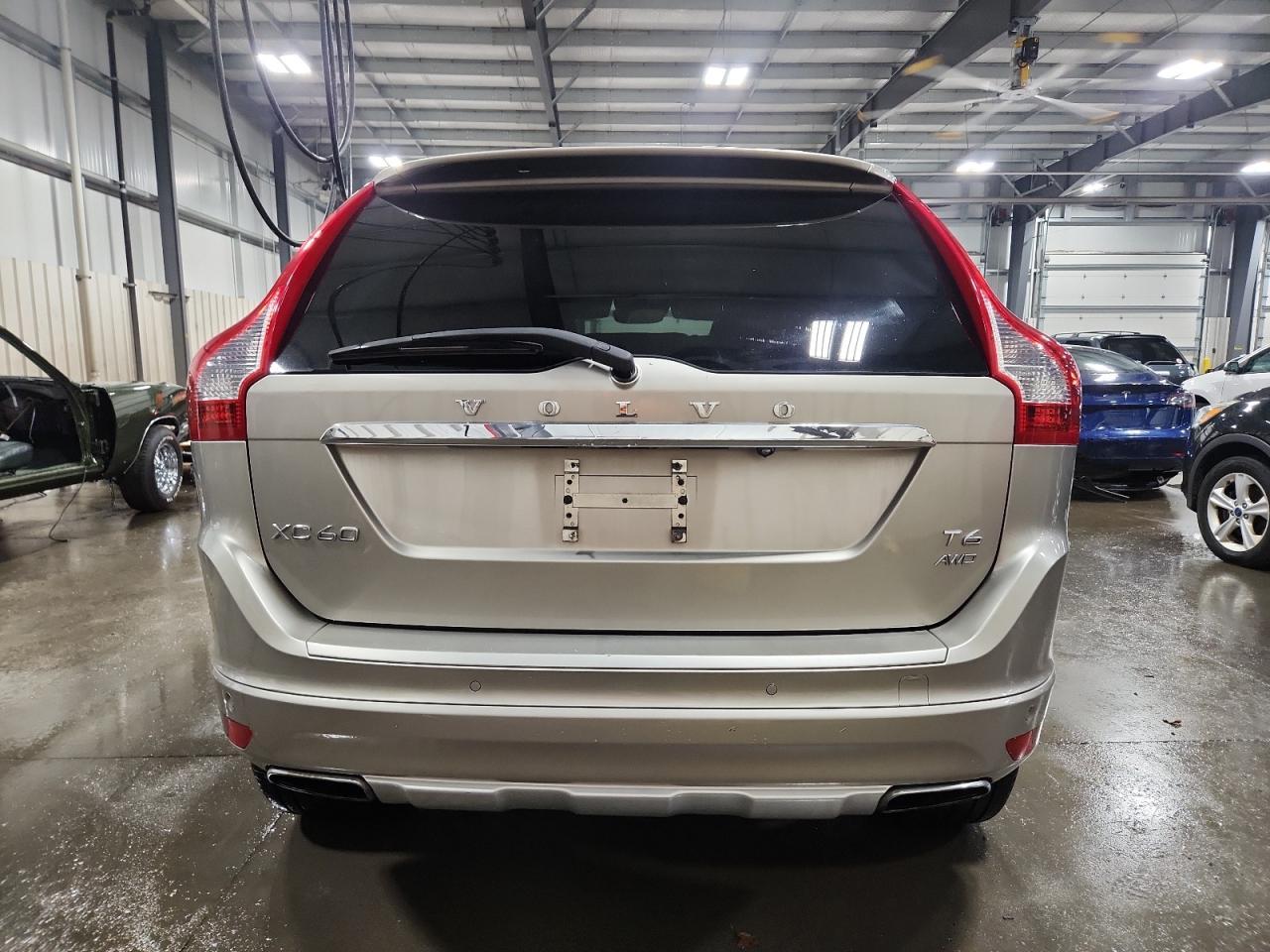 2015 VOLVO XC60