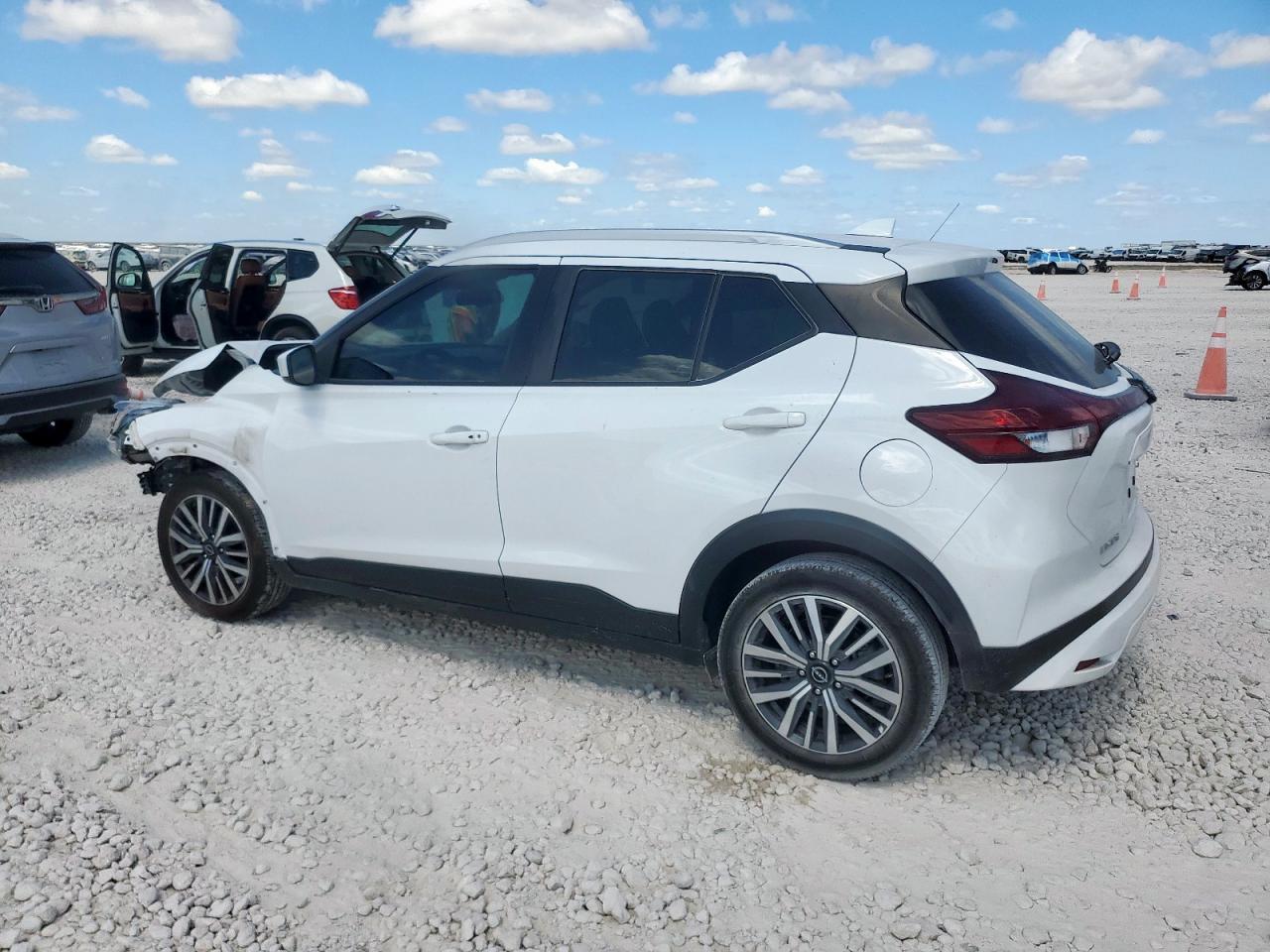 2023 NISSAN KICKS
