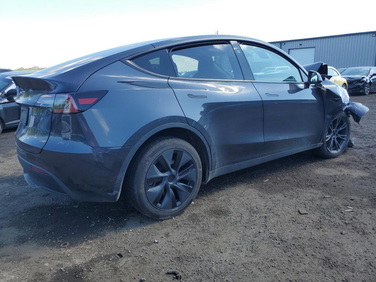 2025 TESLA MODEL Y