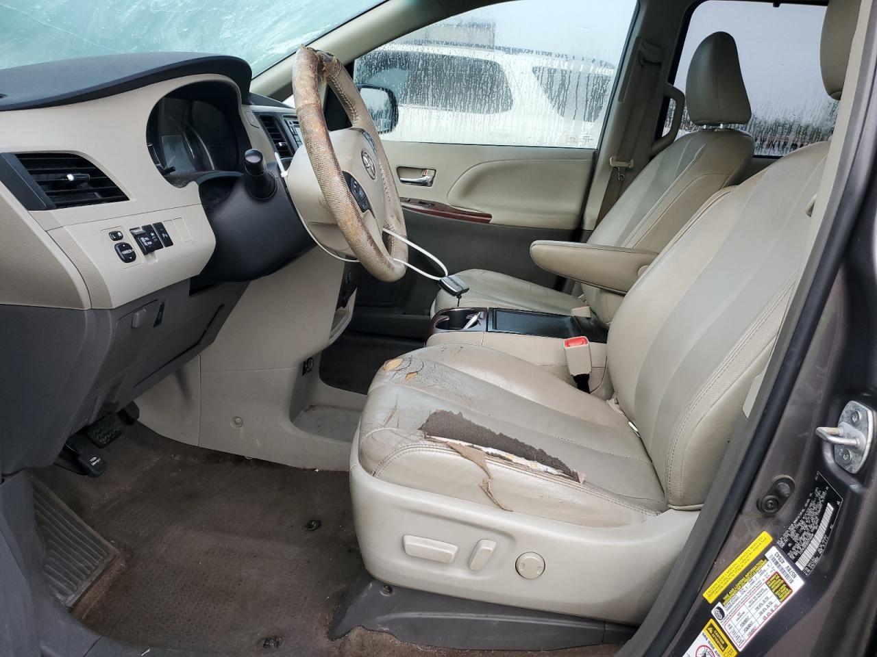 2013 TOYOTA SIENNA