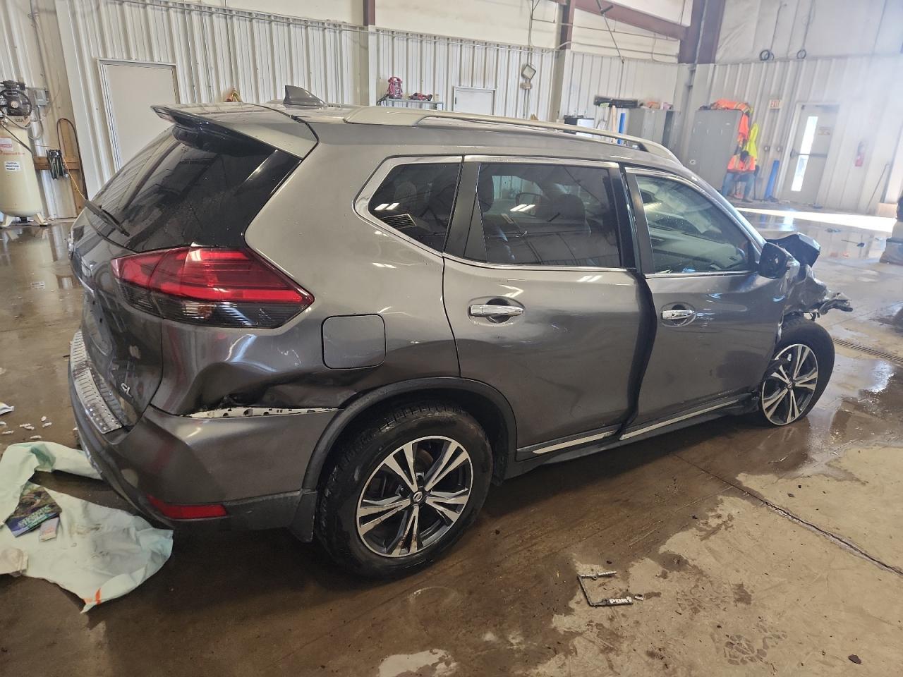 2017 NISSAN ROGUE