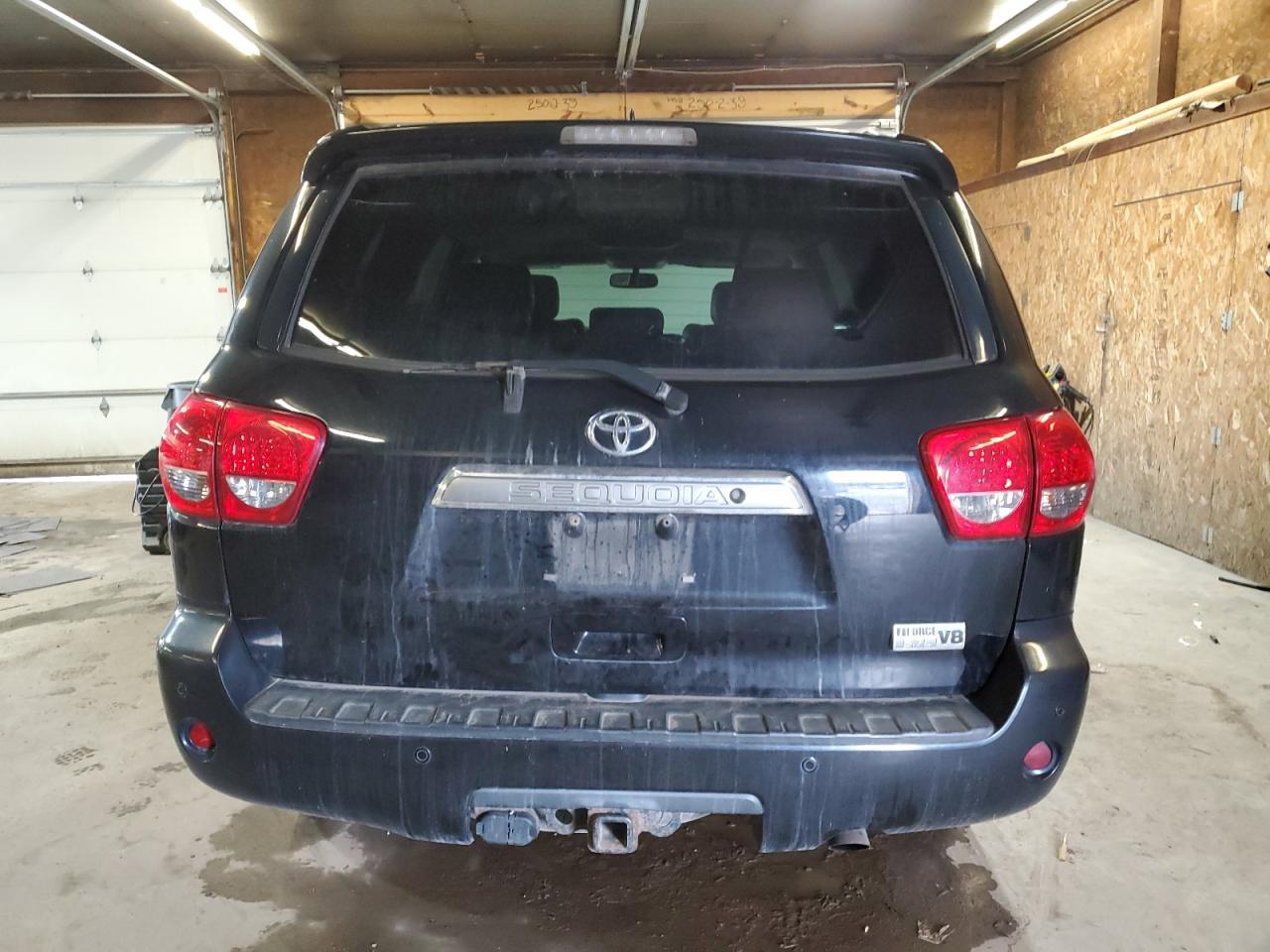 2011 TOYOTA Sequoia