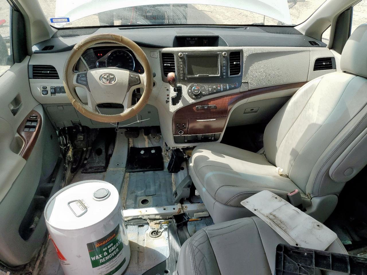 2014 TOYOTA SIENNA