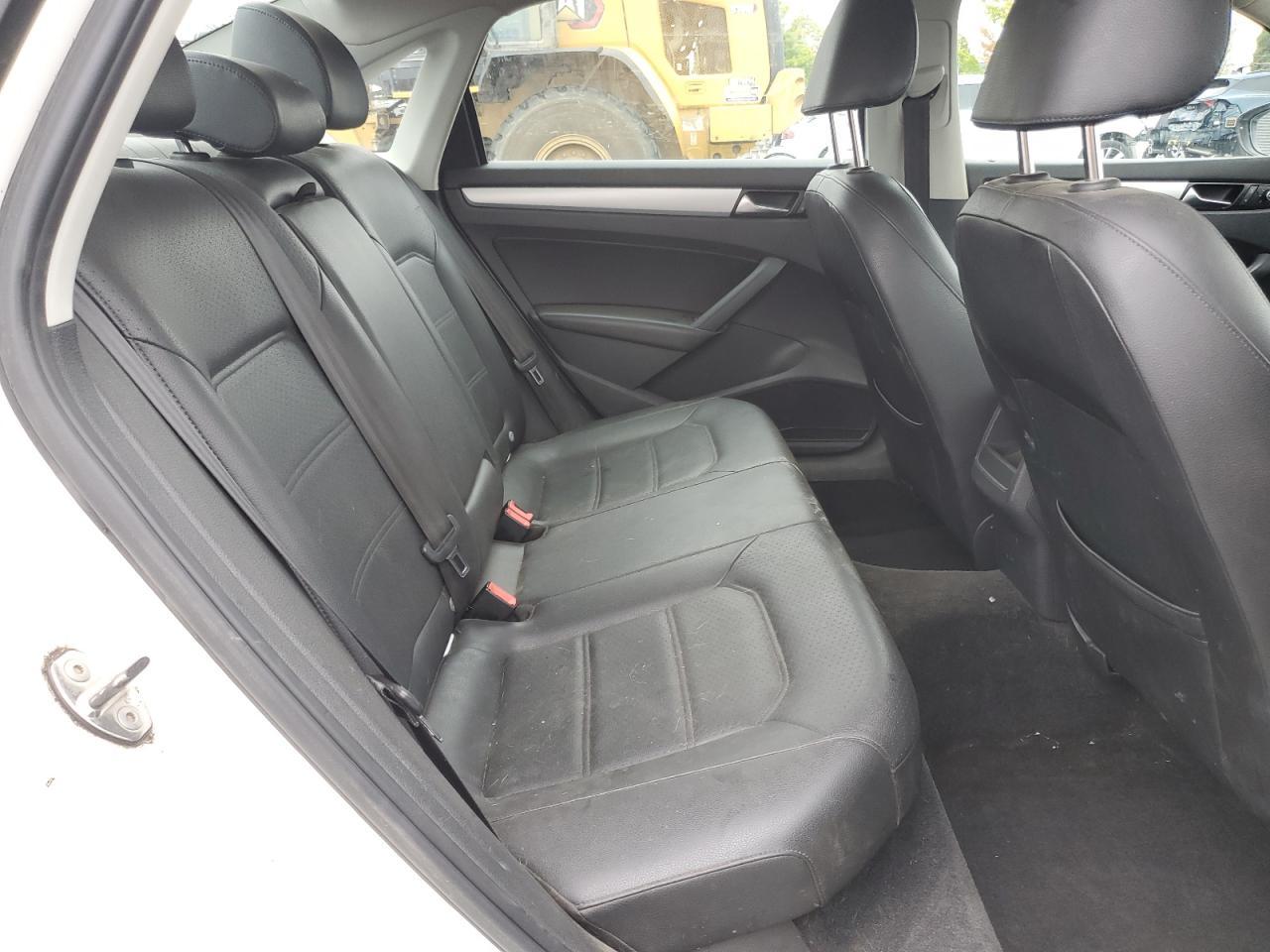 2012 VOLKSWAGEN Passat