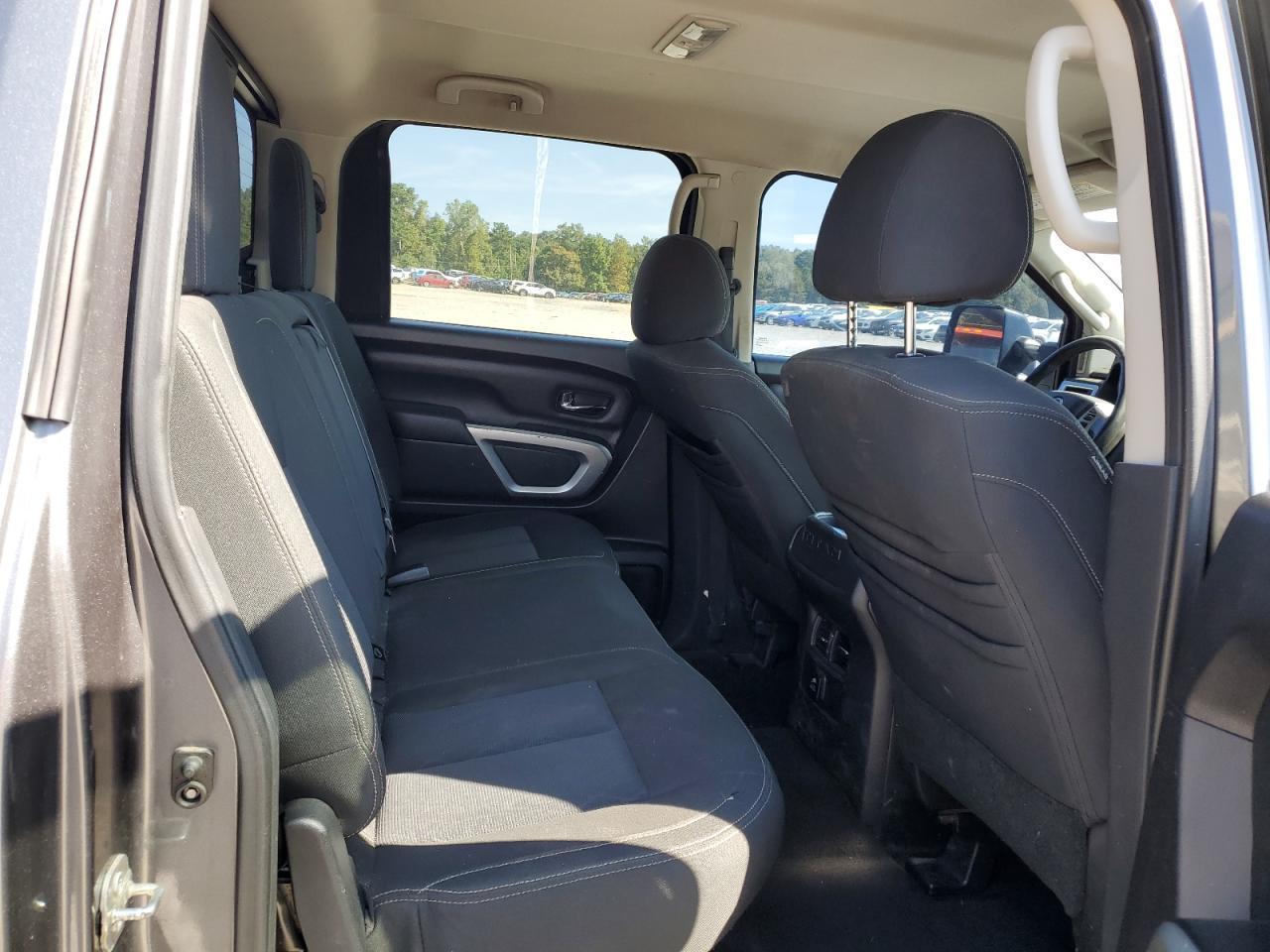 2016 NISSAN Titan