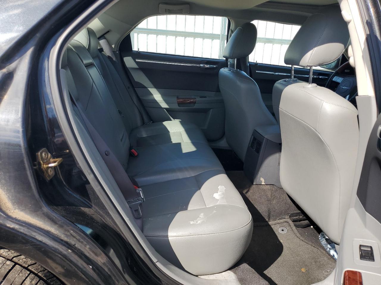 2005 CHRYSLER 300