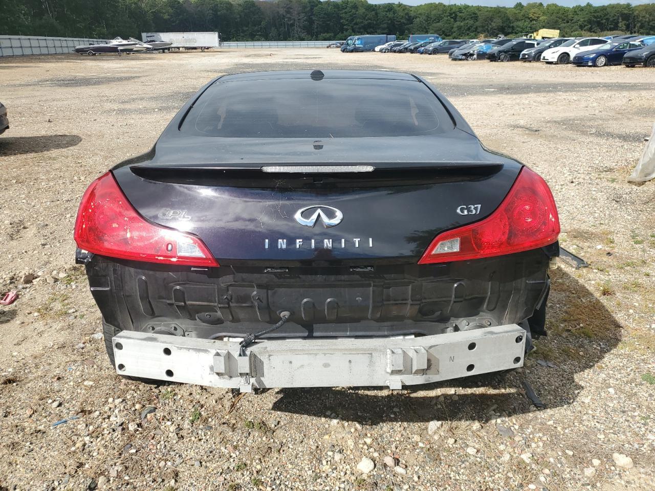 2011 INFINITI G37