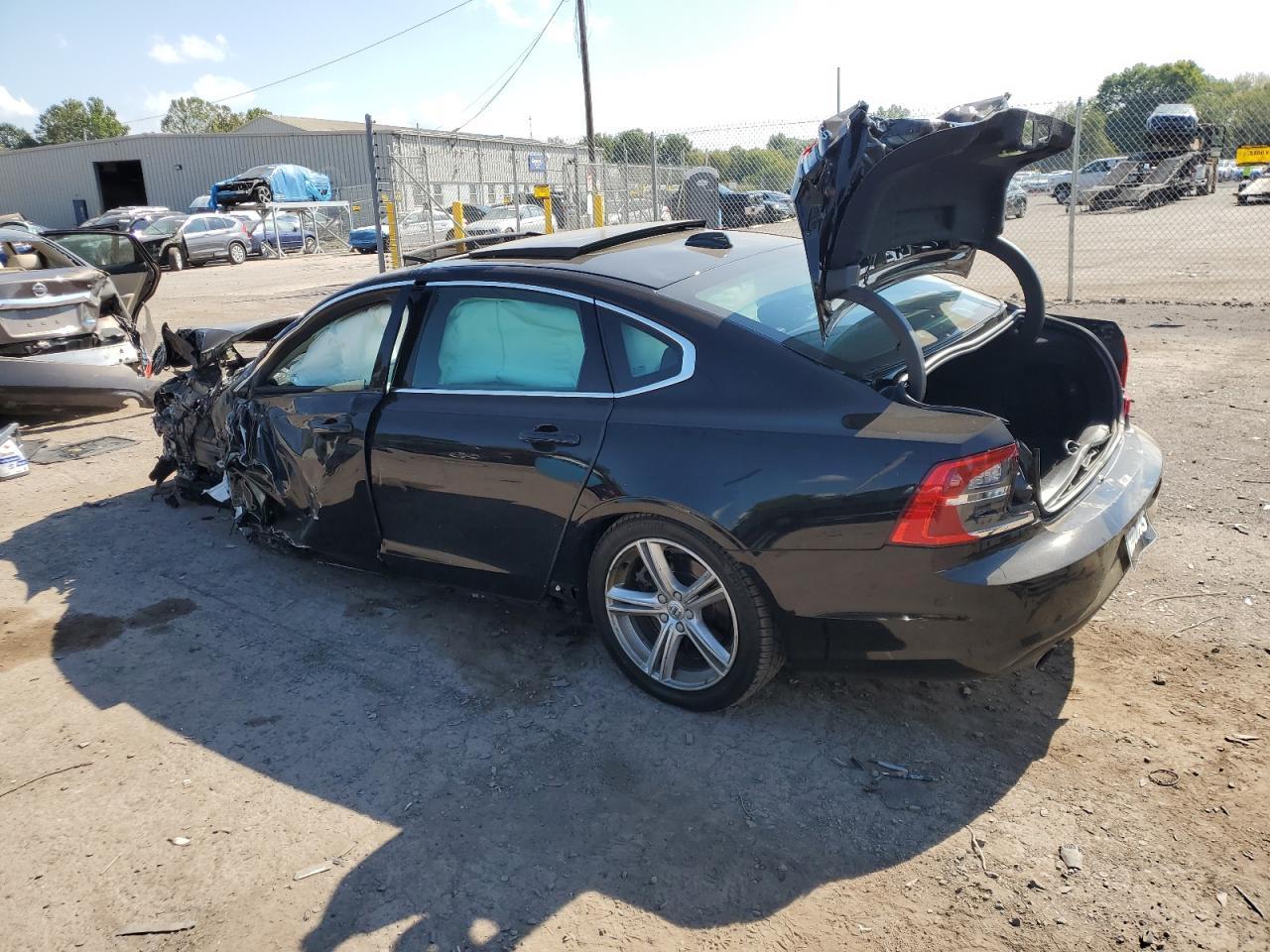2018 VOLVO S90