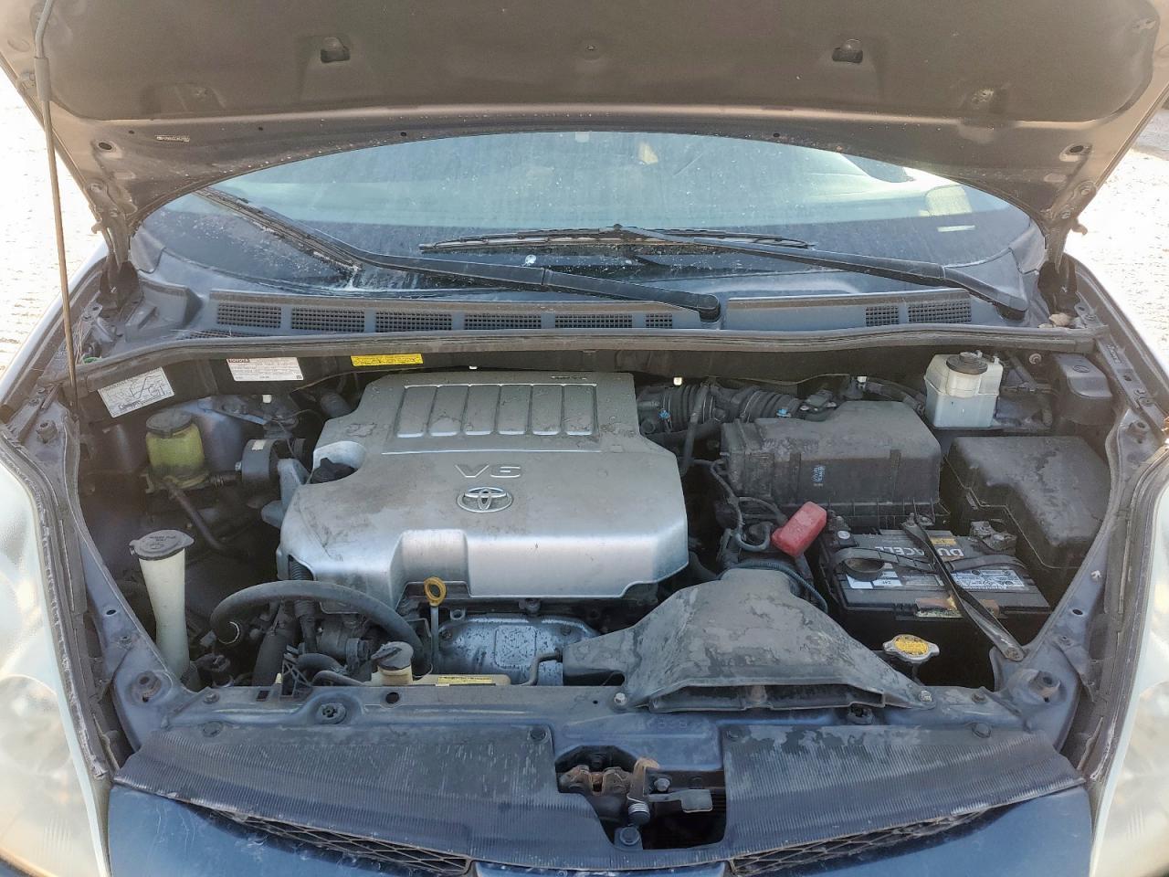 2010 TOYOTA SIENNA