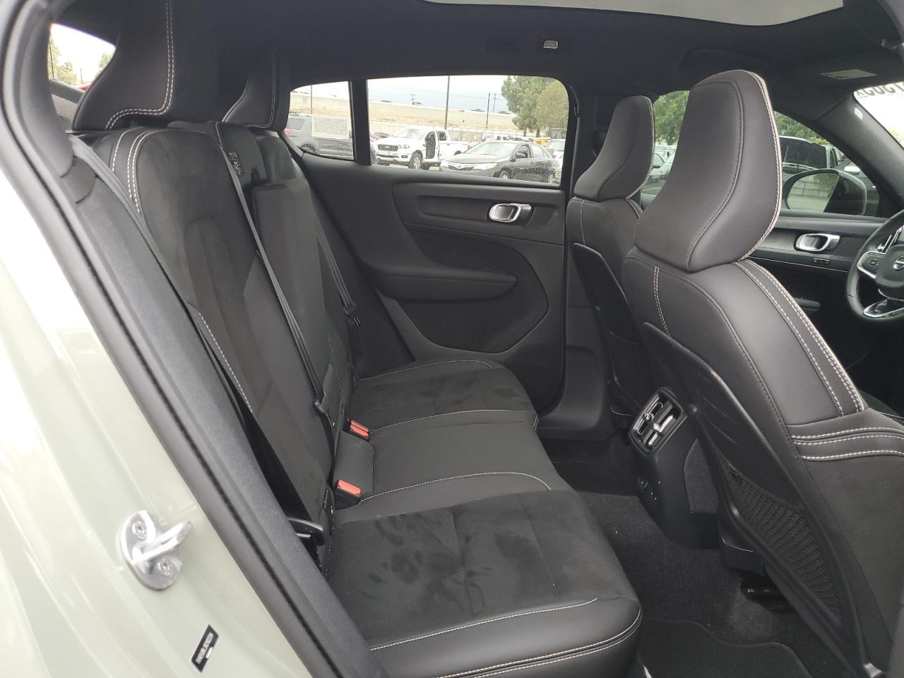 2024 VOLVO C40