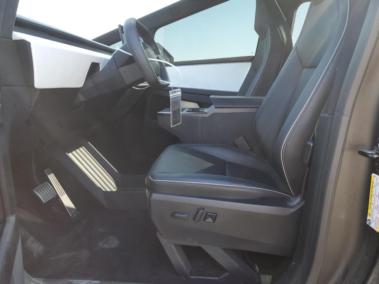 2024 TESLA Cybertruck