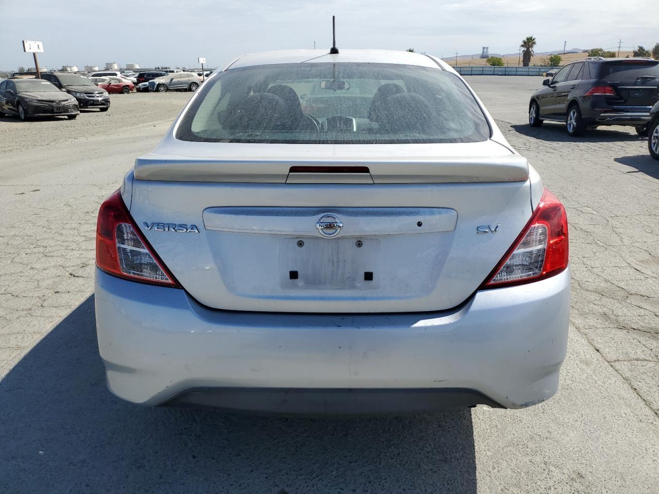 2017 NISSAN VERSA