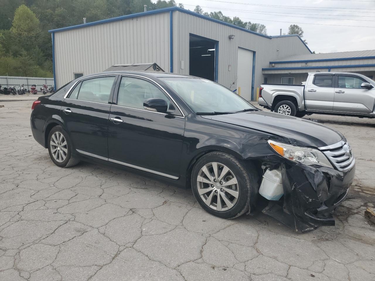 2011 TOYOTA Avalon