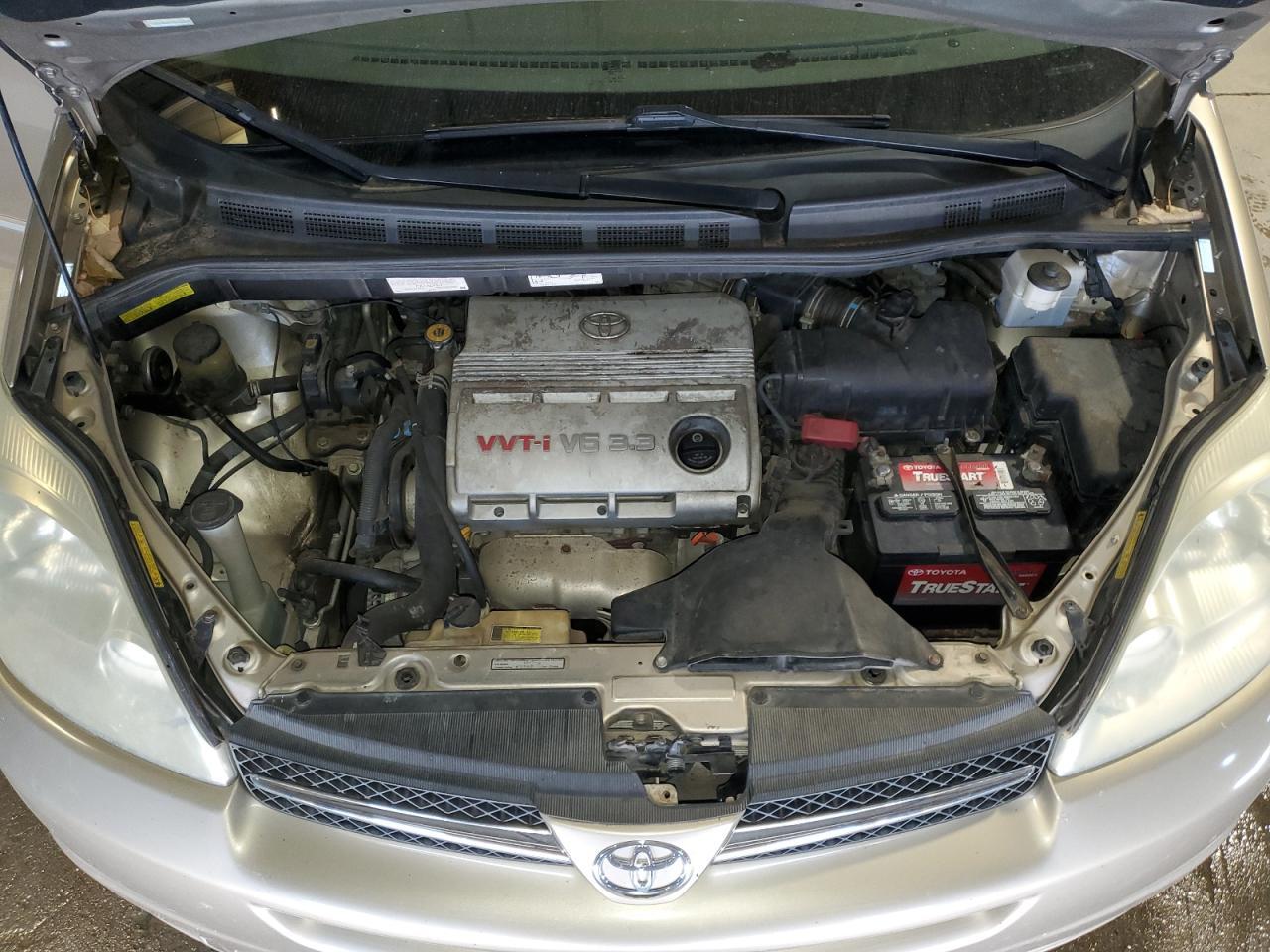 2004 TOYOTA SIENNA