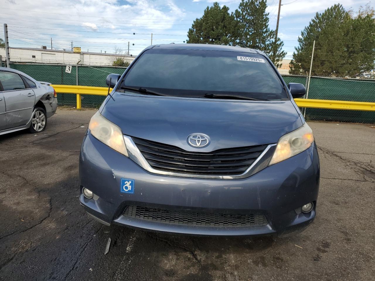 2013 TOYOTA SIENNA