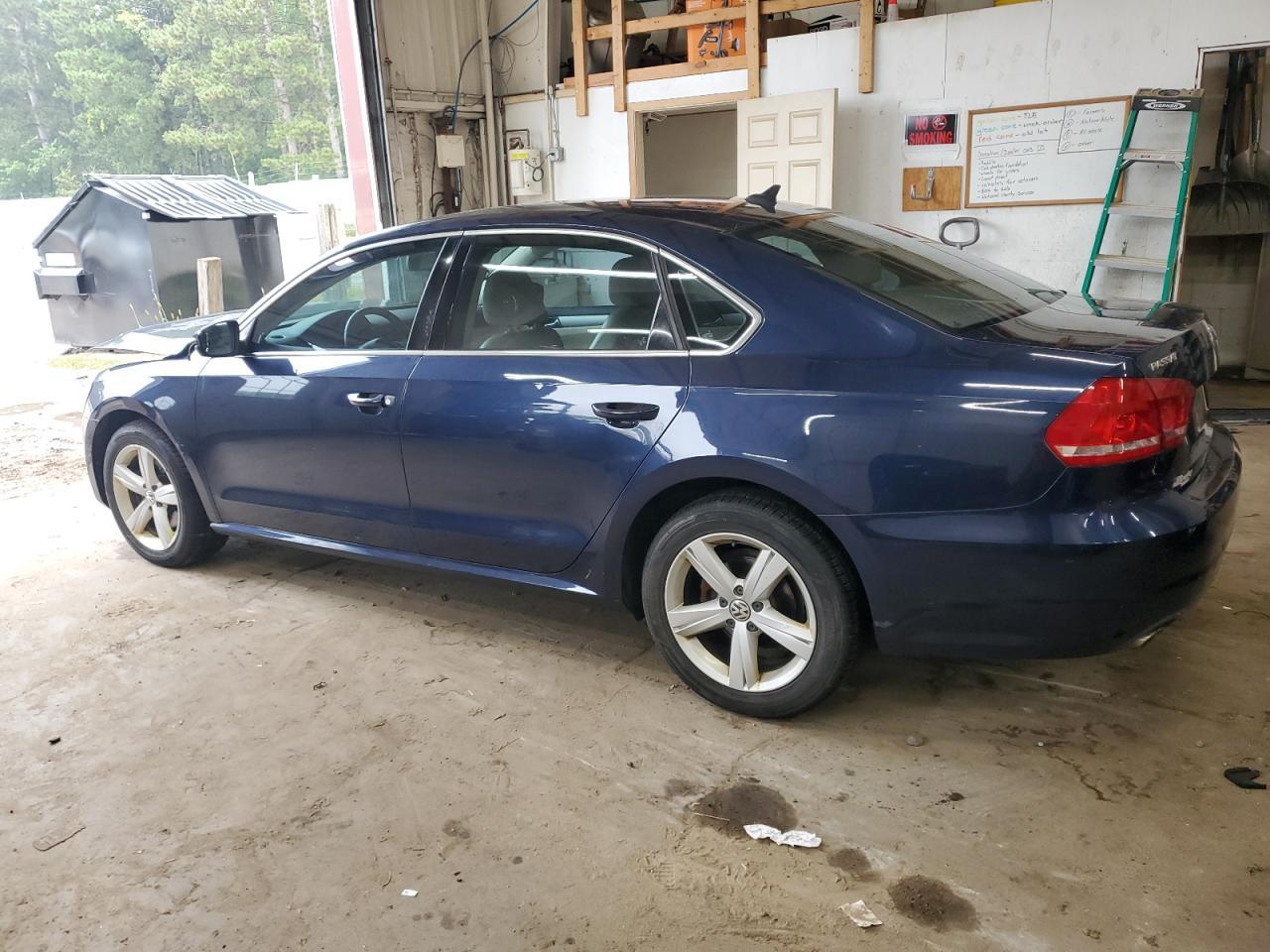 2013 VOLKSWAGEN Passat