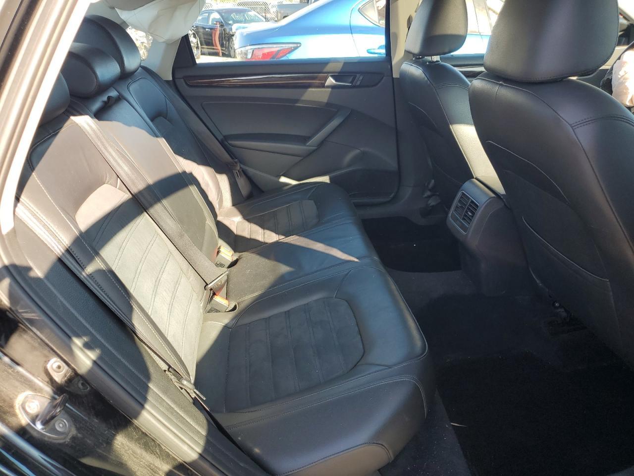 2014 VOLKSWAGEN Passat