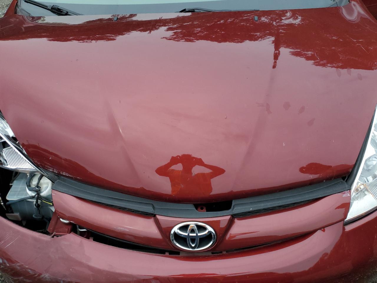 2010 TOYOTA SIENNA