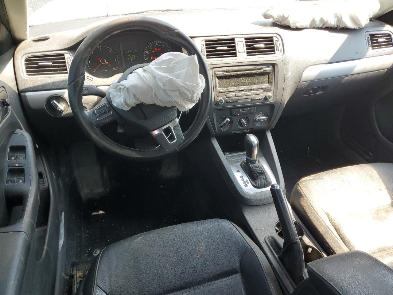 2011 VOLKSWAGEN JETTA
