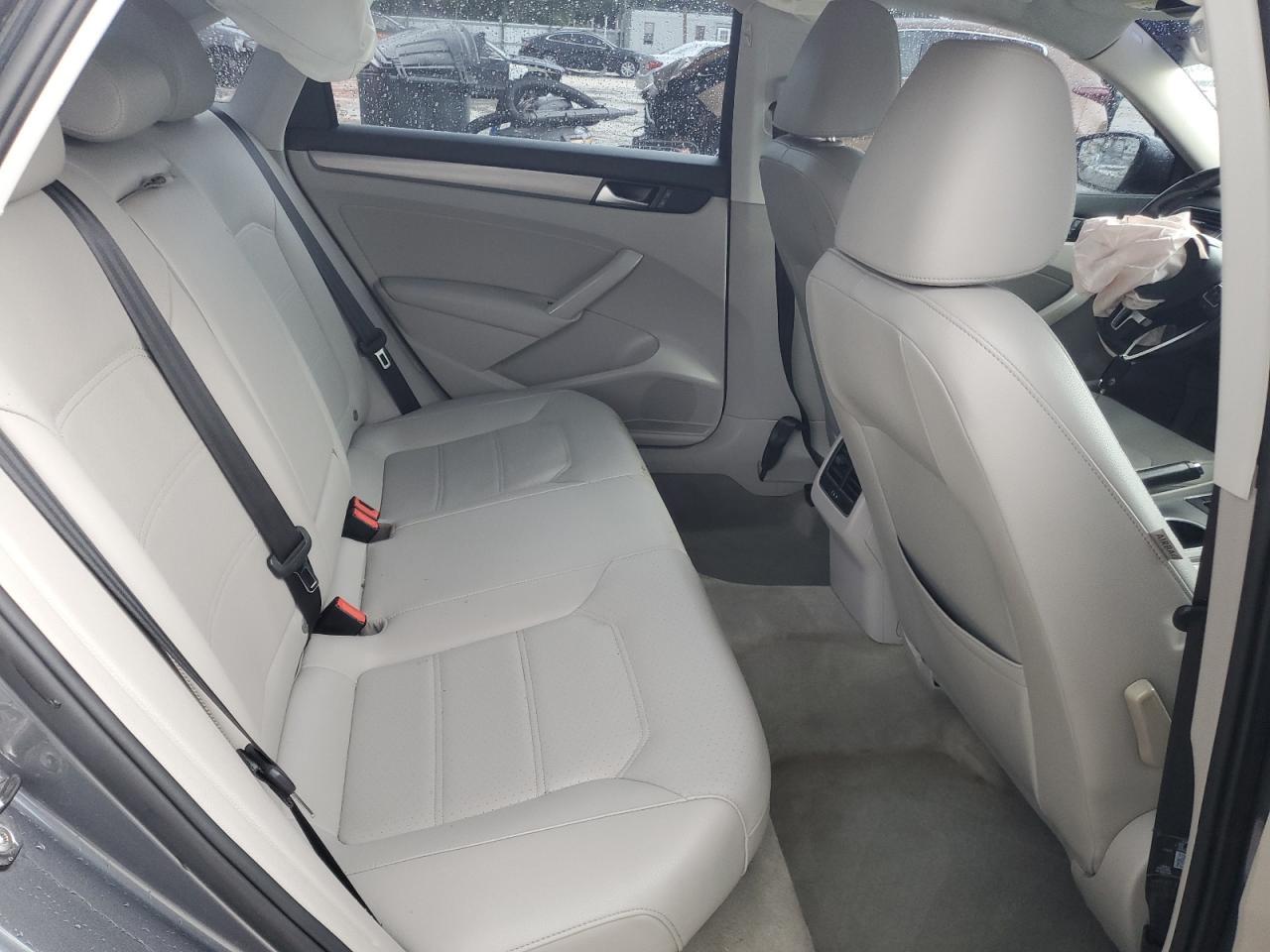 2015 VOLKSWAGEN Passat