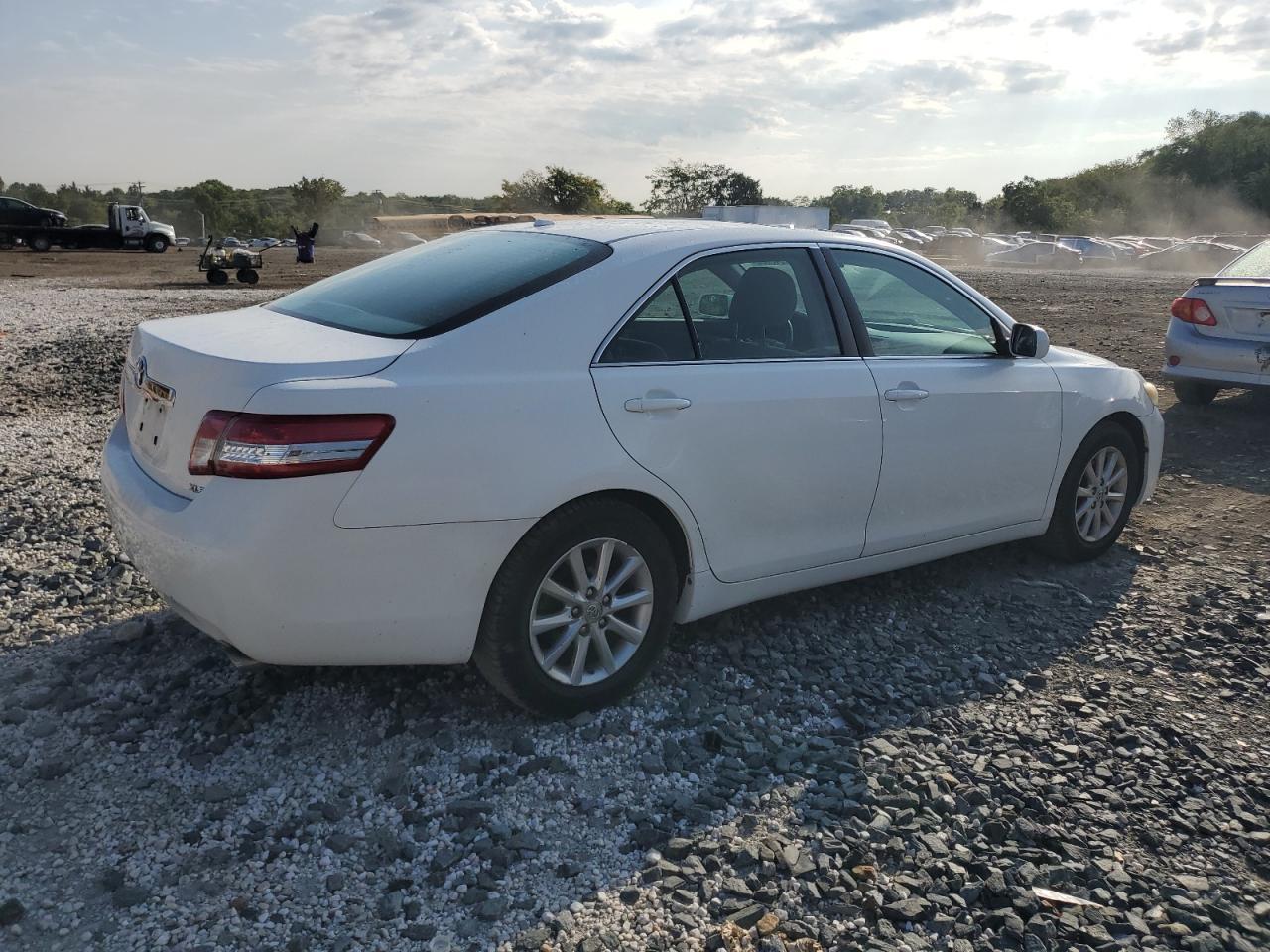 2011 TOYOTA CAMRY