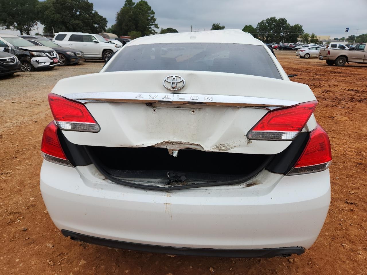 2011 TOYOTA Avalon