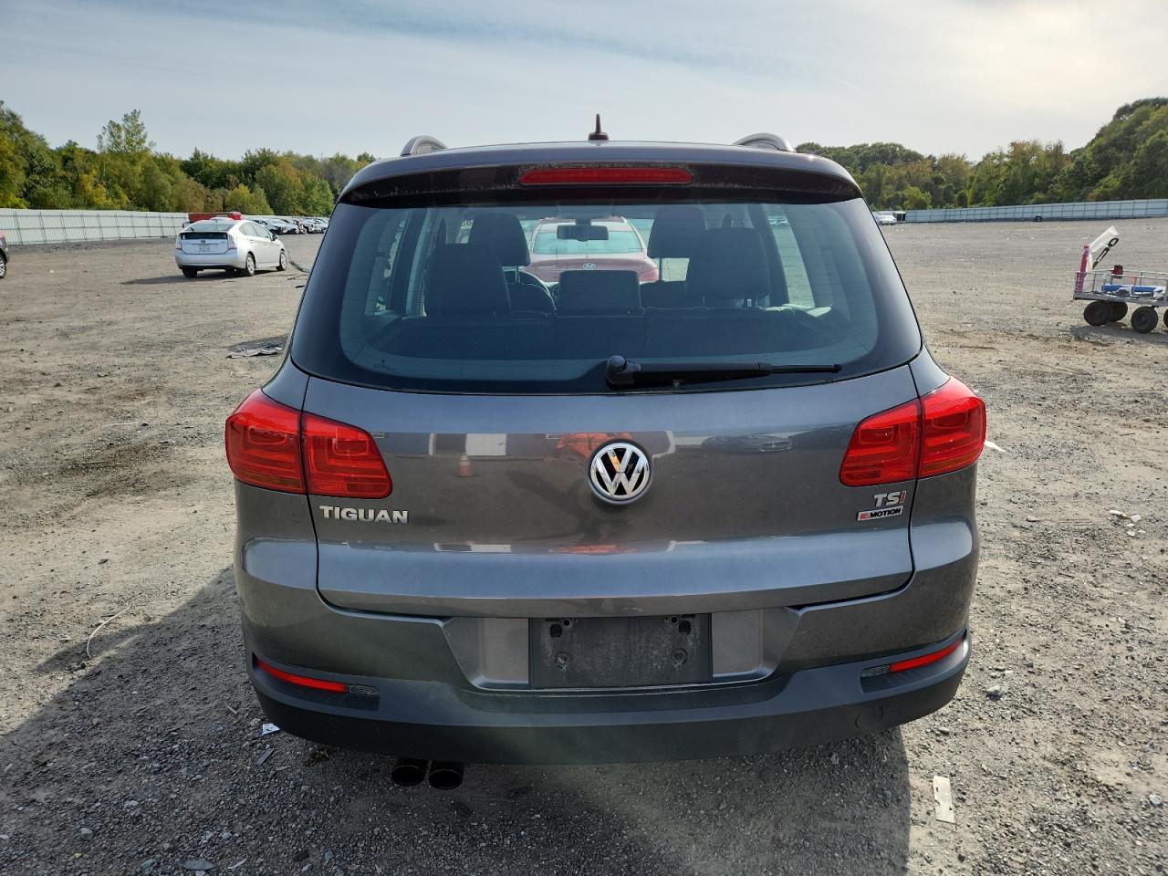2016 VOLKSWAGEN TIGUAN