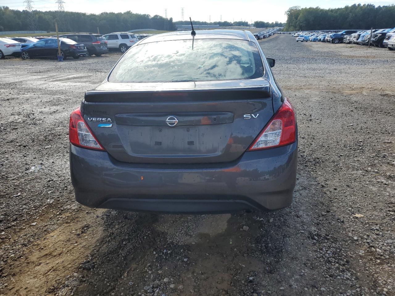 2015 NISSAN VERSA